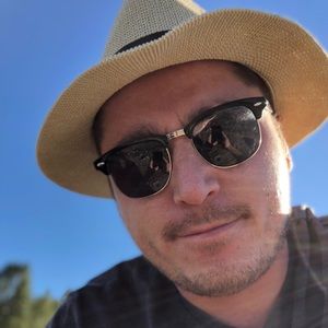 Meet your Posher, Devin